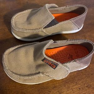 Crocs Santa Cruz Canvas Loafer - toddler, size 8-9